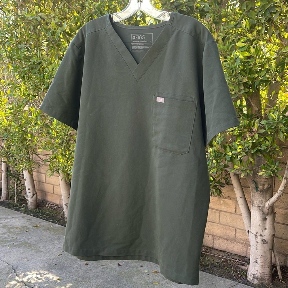 Women Figs scrub top size L